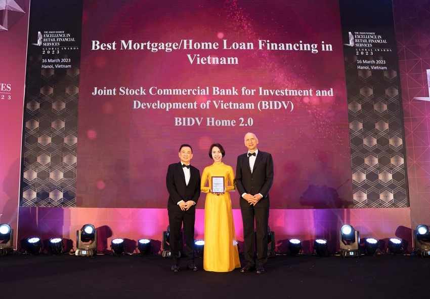 BIDV nhận giải thưởng sản phẩm cho vay mua nhà và thẻ tín dụng quốc tế tốt nhất Việt Nam do tạp chí The Asian Banker bình chọn. BIDV nhận giải thưởng sản phẩm cho vay mua nhà và thẻ tín dụng quốc tế tốt nhất Việt Nam do tạp chí The Asian Banker bình chọn.