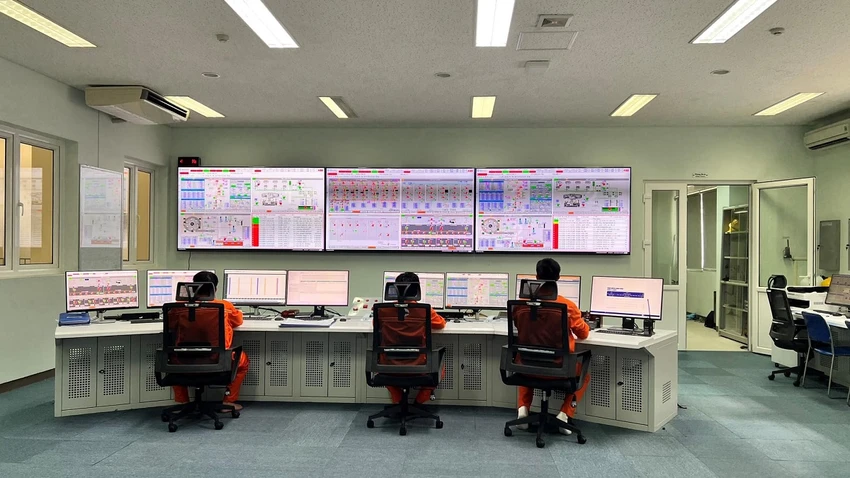 Hệ thống DCS mới được đưa vào vận hành. Hệ thống DCS mới được đưa vào vận hành.