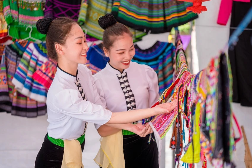 Chiêm ngưỡng và mua sắm các sản vật vùng cao Chiêm ngưỡng và mua sắm các sản vật vùng cao