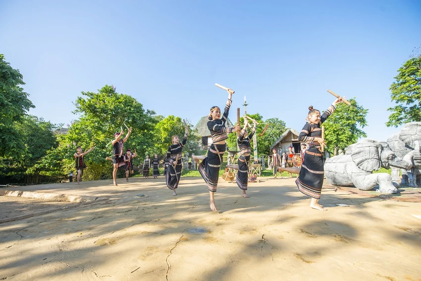 Đắm chìm trong âm hưởng đại ngàn tại tuần lễ “Thắp lửa Cao Nguyên” Đắm chìm trong âm hưởng đại ngàn tại tuần lễ “Thắp lửa Cao Nguyên”