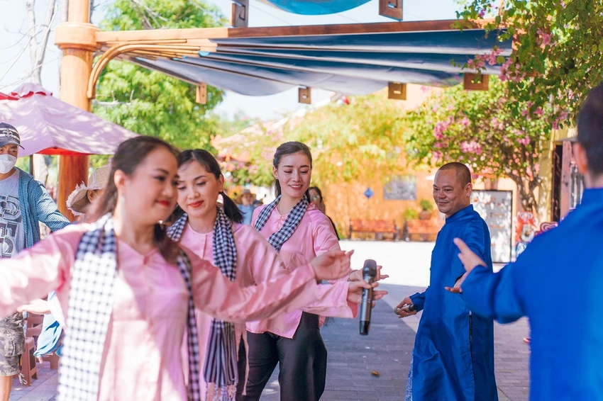 Chìm đắm trong giai điệu dân ca đất phương Nam Chìm đắm trong giai điệu dân ca đất phương Nam