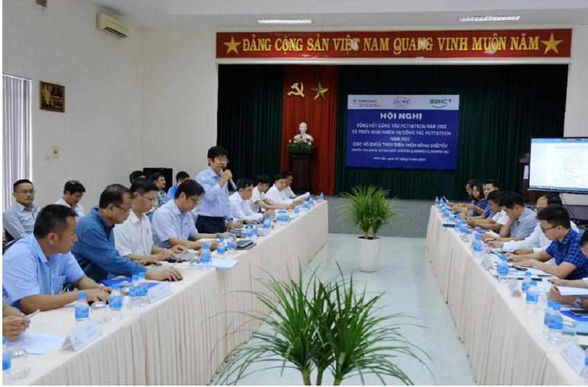 Ông Trần Văn Khánh – Giám đốc Công ty Thủy điện Buôn Kuốp phát biểu khai mạc Hội nghị Ông Trần Văn Khánh – Giám đốc Công ty Thủy điện Buôn Kuốp phát biểu khai mạc Hội nghị
