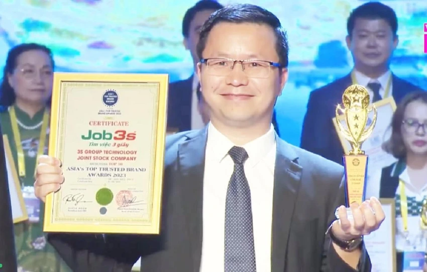 CEO Tony Vu là người đưa ra các quyết sách quan trọng của Job3s CEO Tony Vu là người đưa ra các quyết sách quan trọng của Job3s