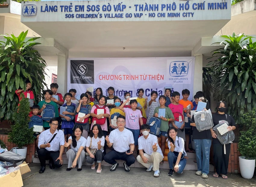 Đặc biệt là món quà bất ngờ cho các em khi SimpleCarry đã trao tặng mẫu cặp học sinh ISSAC đang được các bạn học sinh rất yêu thích. Đặc biệt là món quà bất ngờ cho các em khi SimpleCarry đã trao tặng mẫu cặp học sinh ISSAC đang được các bạn học sinh rất yêu thích.