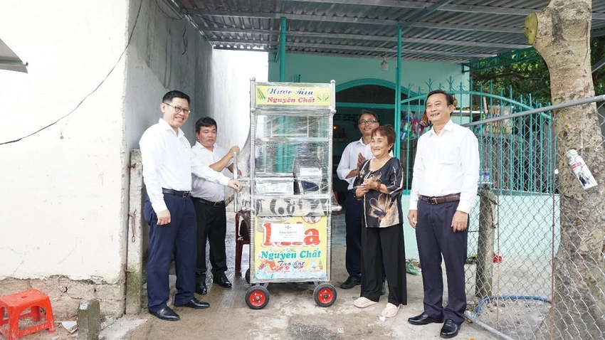 Genco3-trao-nha-dai-doan-ket5.jpg