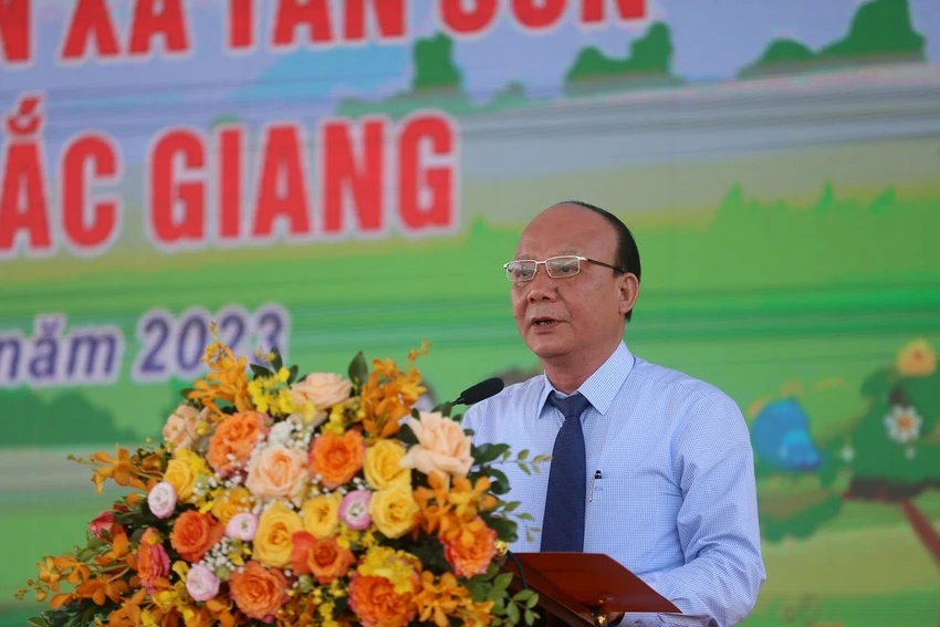 tu-bo-san-van-dong-Bac-Giang2.jpg