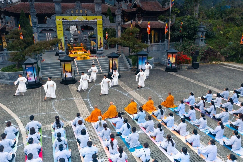 ngay-via-quan-am-bo-tat2.jpg