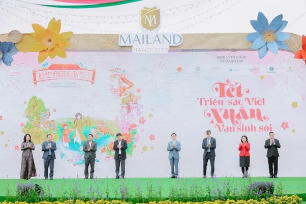 Đường hoa Home Hanoi Xuan 2024 mở cửa, hàng ngàn lượt khách hào hứng trải nghiệm hương Xuân - vị Tết tại Mailand Hanoi City