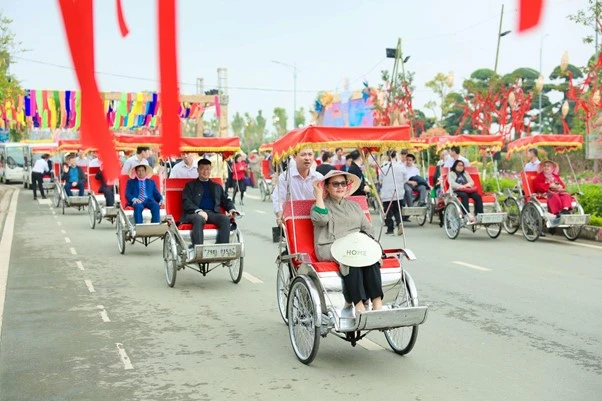 Đường hoa Home Hanoi Xuan 2024 mở cửa, hàng ngàn lượt khách hào hứng trải nghiệm hương Xuân - vị Tết tại Mailand Hanoi City