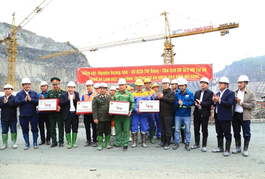Chủ tịch Ủy ban Quản lý vốn Nhà nước tại doanh nghiệp kiểm tra công trường dự án Thủy điện Hòa Bình mở rộng