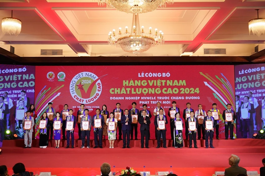 vedan-viet-nam-duoc-trao-tang-chung-nhan-hang-viet-nam-chat-luong-cao-nam-2024.jpg