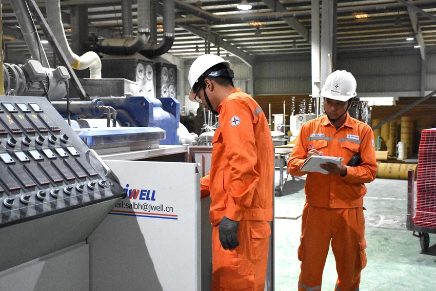 Doanh nghiệp ở Hà Nội thấu hiểu, chia sẻ với ngành điện mùa nắng nóng