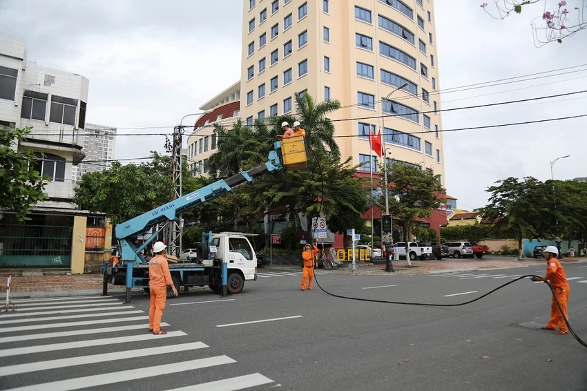 Chuẩn bị phục vụ cấp điện cuộc thi Pháo hoa quốc tế Đà Nẵng 2024