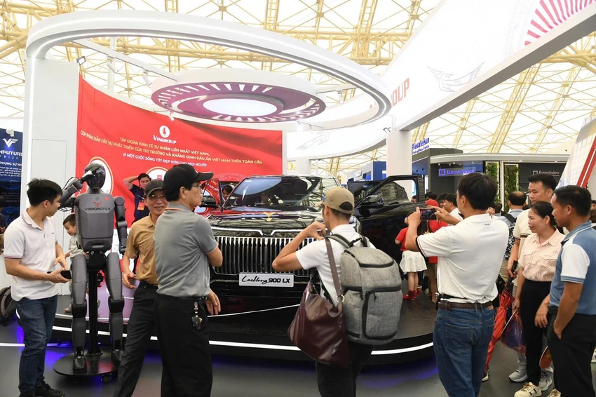 Vingroup ghi dấu ấn kiến tạo tại triển lãm 'Thành tựu đất nước': 80 năm hành trình Độc lập - Tự do - Hạnh phúc'