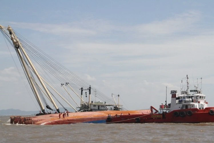 Vụ chìm tàu ở Soài Rạp: Thứ trưởng Bộ GTVT trực tiếp chỉ đạo tìm kiếm ảnh 1