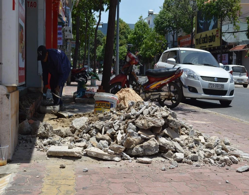 Nhiều người dân TP Vũng Tàu tự tháo dỡ phần lấn vỉa hè