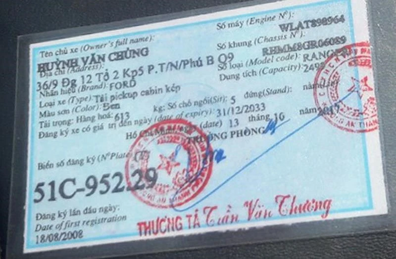 TÃ&nbsp;i xáº¿ dÃ¹ng rÃ¬u chÃ©m ngÆ°á»i, Ã©p ngÃ£ 2 cáº£nh sÃ¡t giao thÃ´ng - áº£nh 4