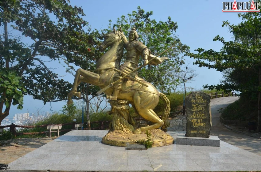 Bức tượng Trần Hưng Đạo đặt tại KDL Hồ Mây Vũng Tàu-Ảnh:TK Bức tượng Trần Hưng Đạo đặt tại KDL Hồ Mây Vũng Tàu-Ảnh:TK