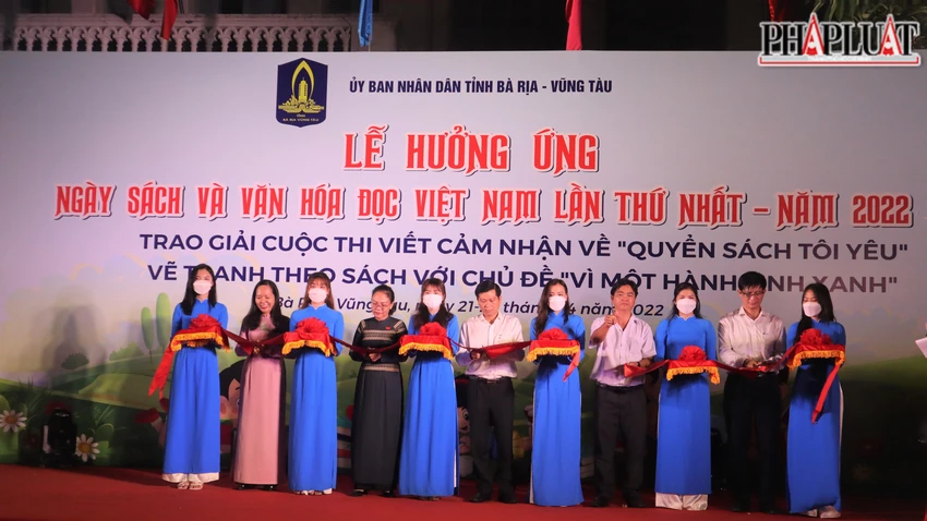 Nghi thức cắt băng khai mạc tại Ngày sách và văn hóa đọc Việt Nam tại tỉnh Bà Rịa- Vũng Tàu.Ảnh:TK Nghi thức cắt băng khai mạc tại Ngày sách và văn hóa đọc Việt Nam tại tỉnh Bà Rịa- Vũng Tàu.Ảnh:TK