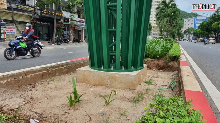 Trụ được cố định bằng bê tông kiên cố và 16 bulông-Ảnh:TK Trụ được cố định bằng bê tông kiên cố và 16 bulông-Ảnh:TK