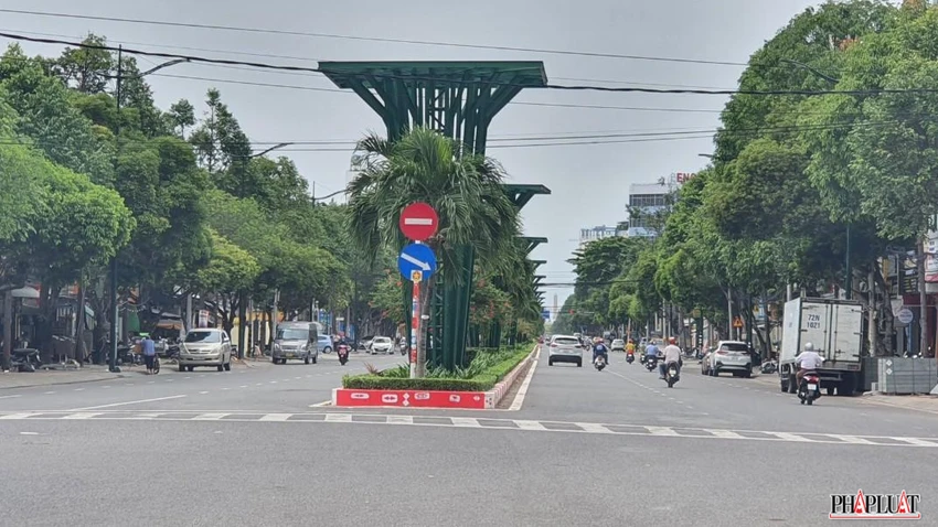 Hơn 20 trụ thép đã được lắp đặt tại đường Lê Hồng Phong, TP Vũng Tàu. Ảnh:TK Hơn 20 trụ thép đã được lắp đặt tại đường Lê Hồng Phong, TP Vũng Tàu. Ảnh:TK