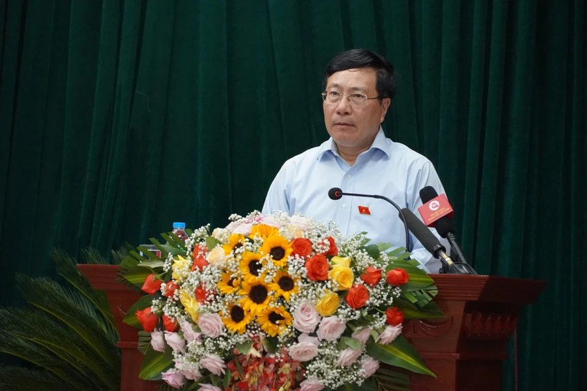 Phó Thủ tướng nêu các vấn đề cử tri quan tâm. Ảnh: TA Phó Thủ tướng nêu các vấn đề cử tri quan tâm. Ảnh: TA