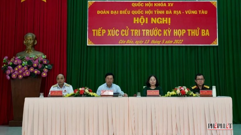 Tháng 5-2022, cử tri nêu ý kiến đề nghị xem xét có những chính sách cho phép chuyển đổi mục đích sử dụng từ đất rừng sang mục đích khác để thực hiện các dự án phát triển kinh tế - xã hội trên địa bàn huyện Côn Đảo. Tháng 5-2022, cử tri nêu ý kiến đề nghị xem xét có những chính sách cho phép chuyển đổi mục đích sử dụng từ đất rừng sang mục đích khác để thực hiện các dự án phát triển kinh tế - xã hội trên địa bàn huyện Côn Đảo.