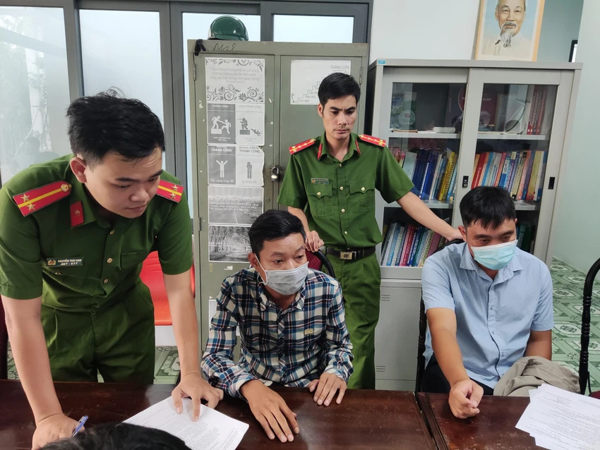 Hai bị can bị khởi tố ngày 12-7. Ảnh:MK Hai bị can bị khởi tố ngày 12-7. Ảnh:MK