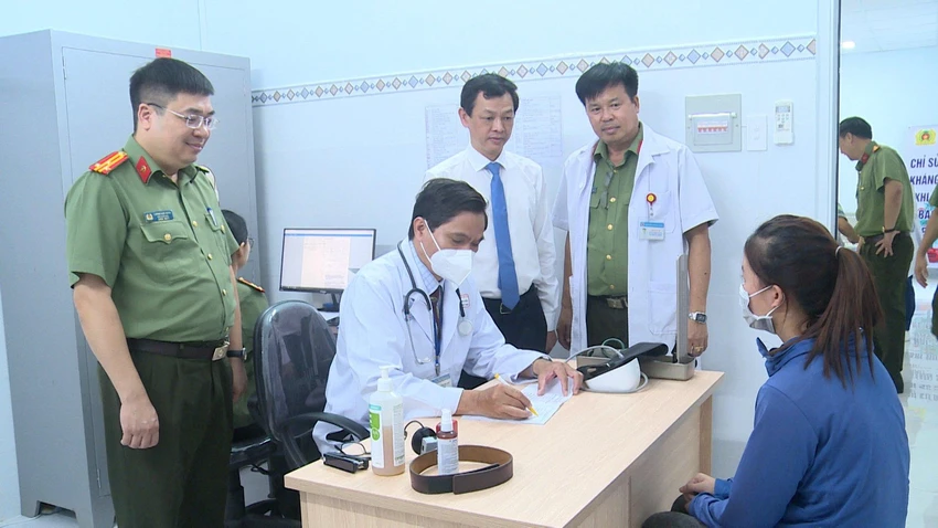 Bác sĩ BV Chợ Rẫy sẽ được phân công khám, chữa bệnh tại phòng khám Đa khoa 27/4. Ảnh:CA Bác sĩ BV Chợ Rẫy sẽ được phân công khám, chữa bệnh tại phòng khám Đa khoa 27/4. Ảnh:CA