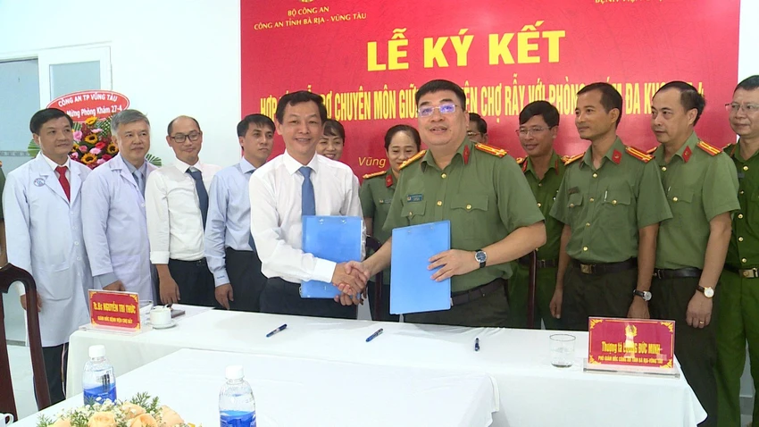 Lễ ký kết sáng 16-8 giữa BV Chợ Rẫy và Công an tỉnh Bà Rịa - Vũng Tàu. Ảnh:CA Lễ ký kết sáng 16-8 giữa BV Chợ Rẫy và Công an tỉnh Bà Rịa - Vũng Tàu. Ảnh:CA