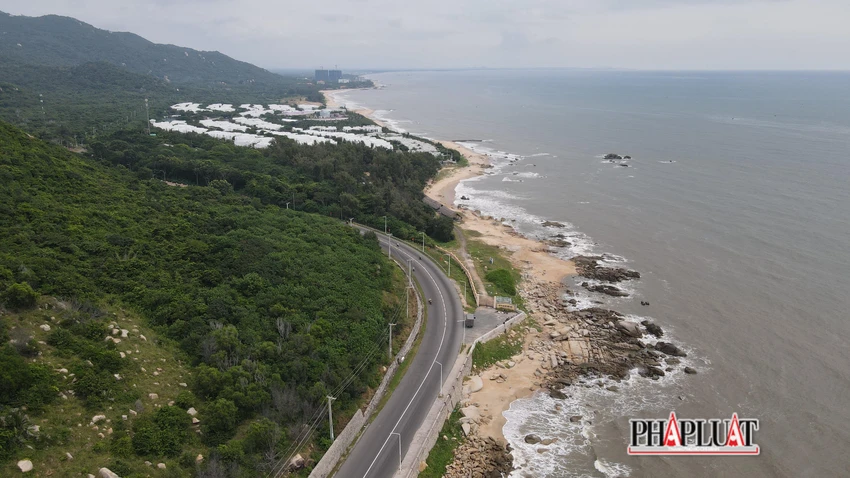 Đường ven biển Vũng Tàu-Bình Châu đoạn qua Đèo Nước ngọt (thị trấn Phước Hải, huyện Đất Đỏ)-Ảnh:TK Đường ven biển Vũng Tàu-Bình Châu đoạn qua Đèo Nước ngọt (thị trấn Phước Hải, huyện Đất Đỏ)-Ảnh:TK
