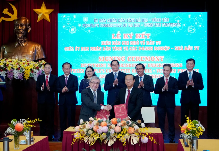 Cuối tháng 11-2022, Rịa-Vũng Tàu thu hút 10 dự án đầu tư mới với tổng vốn đầu tư hơn 7,9 tỉ USD và 1.820 tỉ đồng. Ảnh:KN Cuối tháng 11-2022, Rịa-Vũng Tàu thu hút 10 dự án đầu tư mới với tổng vốn đầu tư hơn 7,9 tỉ USD và 1.820 tỉ đồng. Ảnh:KN