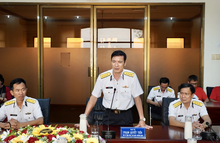 Đại tá Phạm Quyết Tiến phát biểu trong chuyến thăm, chúc Tết huyện Côn Đảo. Ảnh:MC Đại tá Phạm Quyết Tiến phát biểu trong chuyến thăm, chúc Tết huyện Côn Đảo. Ảnh:MC