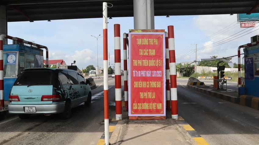 Bảng thông báo tạm dừng thu phí tại trạm T3 Quốc lộ 51 đoạn qua Bà Rịa-Vũng Tàu. Ảnh: TK Bảng thông báo tạm dừng thu phí tại trạm T3 Quốc lộ 51 đoạn qua Bà Rịa-Vũng Tàu. Ảnh: TK