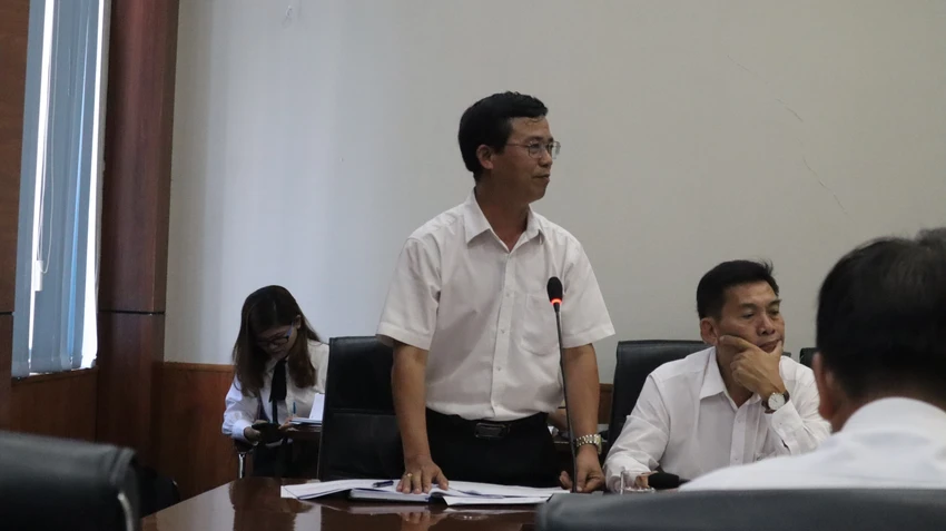 Ông Đào Danh Sỉu, Giám đốc trung tâm Phát triển Quỹ đất Thị xã Phú Mỹ báo cáo thêm một số công việc thuộc dự án cao tốc Biên Hòa-Vũng Tàu. Ảnh:TK