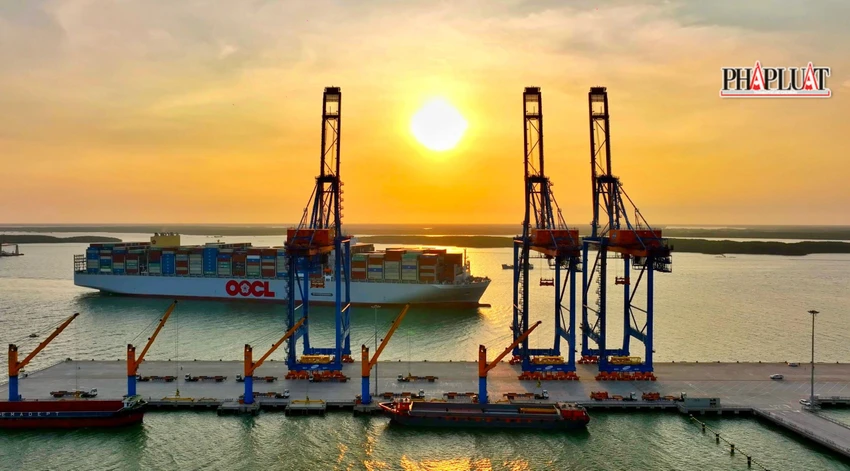 Siêu tàu container OOCL Cụm cảng Cái Mép-Thị Vải