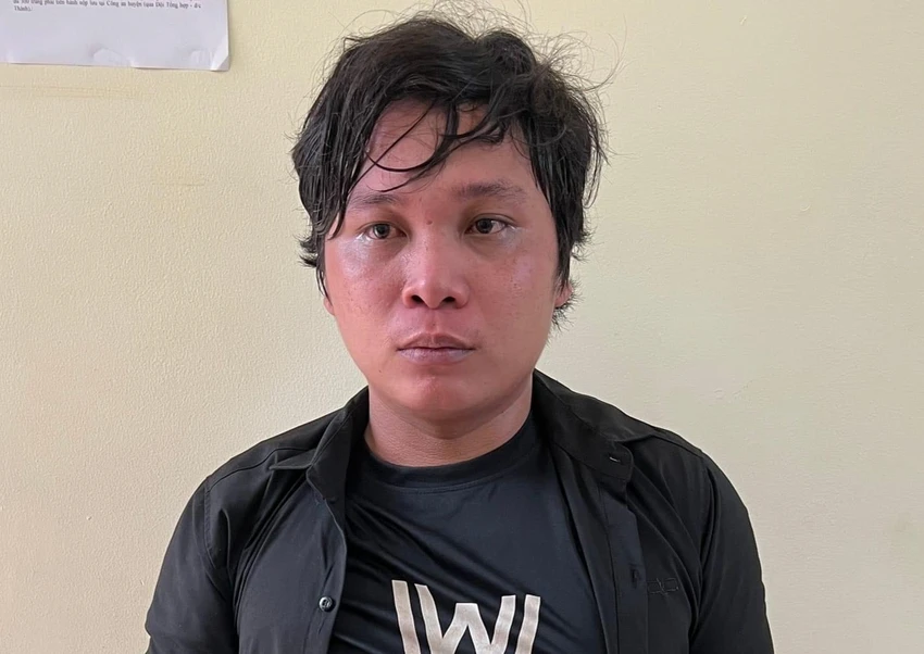 Đối tượng cướp dùng dao cứa cổ chủ tiệm tại Bà Rịa-Vũng Tàu Huỳnh Trung Thoại tại cơ quan công an