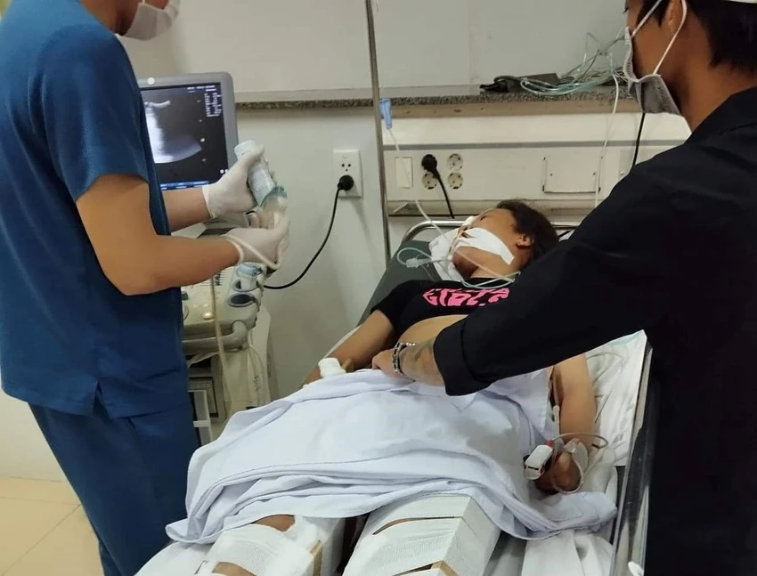 Em Nguyễn Thị Quỳnh Hương thời điểm cấp cứu ban đầu tại Bệnh viện Bà Rịa. Ảnh: NNCC Em Nguyễn Thị Quỳnh Hương thời điểm cấp cứu ban đầu tại Bệnh viện Bà Rịa. Ảnh: NNCC