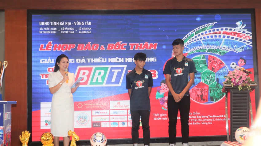 Hai cầu thủ hiện đi theo con đường bóng đá chuyên nghiệp được phát hiện từ giải đấu Cup Truyền hình BRT. Ảnh: TK Hai cầu thủ hiện đi theo con đường bóng đá chuyên nghiệp được phát hiện từ giải đấu Cup Truyền hình BRT. Ảnh: TK