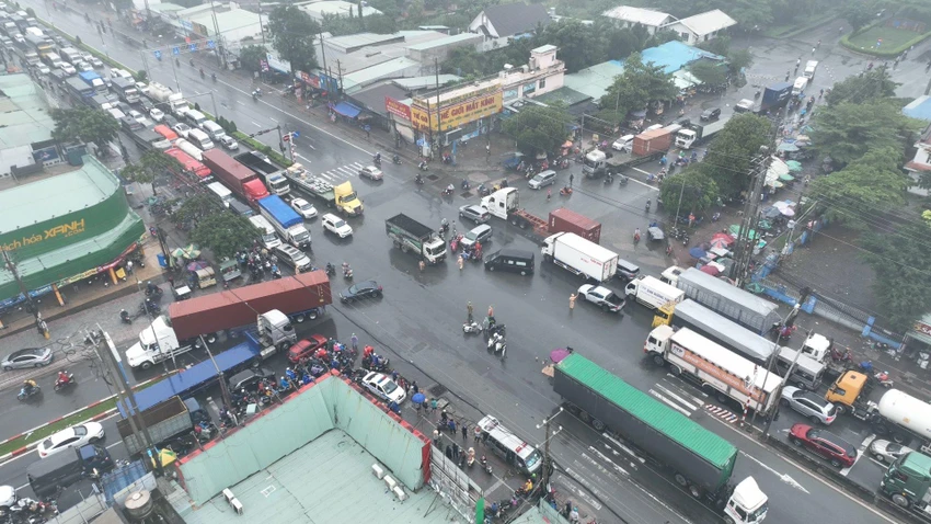 Kẹt xe vì TNGT 3.jpg