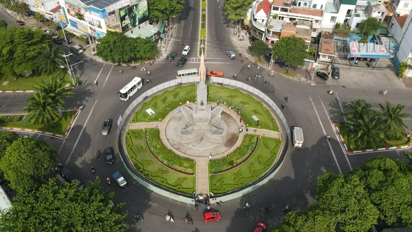 Bắt đầu di dời Tượng đài Dầu khí ở Vũng Tàu sang vị trí mới