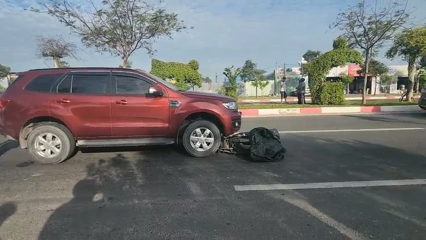 Bà Rịa- Vũng Tàu: Nghi vấn tài xế chở hàng cấm vứt xe ô tô lại bỏ trốn khi bị truy đuổi