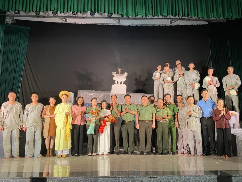 Nguoi-tu-trao-ao.jpg