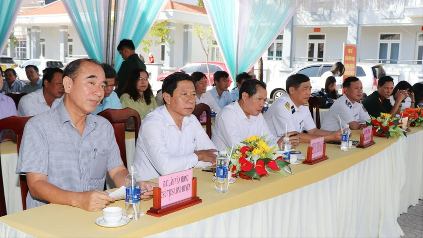 dai-bieu-du-hop-mat-IUU.jpg