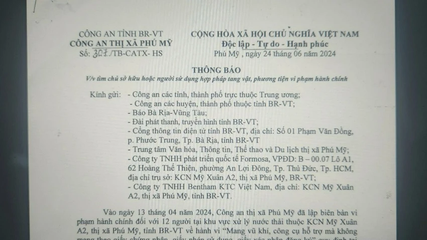 Công an tìm chủ sở hữu của 20 công cụ hỗ trợ như roi điện, gậy cao su, súng