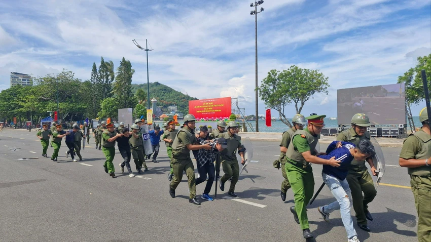 luc-buong-bao-ve-an-ninh-h13.jpg