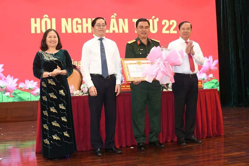 Ban Thường vụ Tỉnh ủy Bà Rịa- Vũng Tàu tặng Bằng khen cho Đại tá Lê Xuân Bình