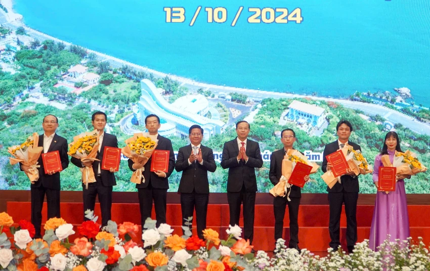 Trao-giay-chung-nhan.jpg