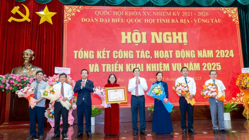 Đoàn Đại biểu Quốc hội tỉnh Bà Rịa – Vũng Tàu nhận Bằng khen của Thủ tướng