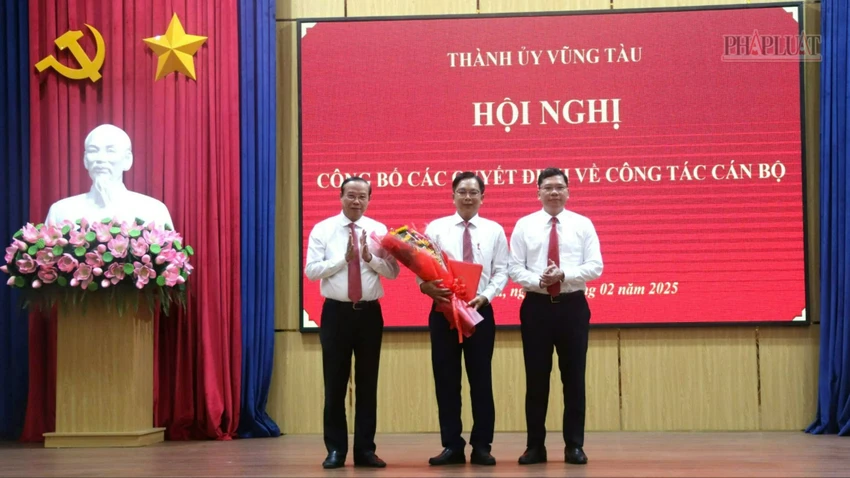 Trao quyết định cho tân Chủ tịch UBND TP Vũng Tàu